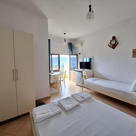 Hotel Sirena Radhimë المظهر الخارجي الصورة