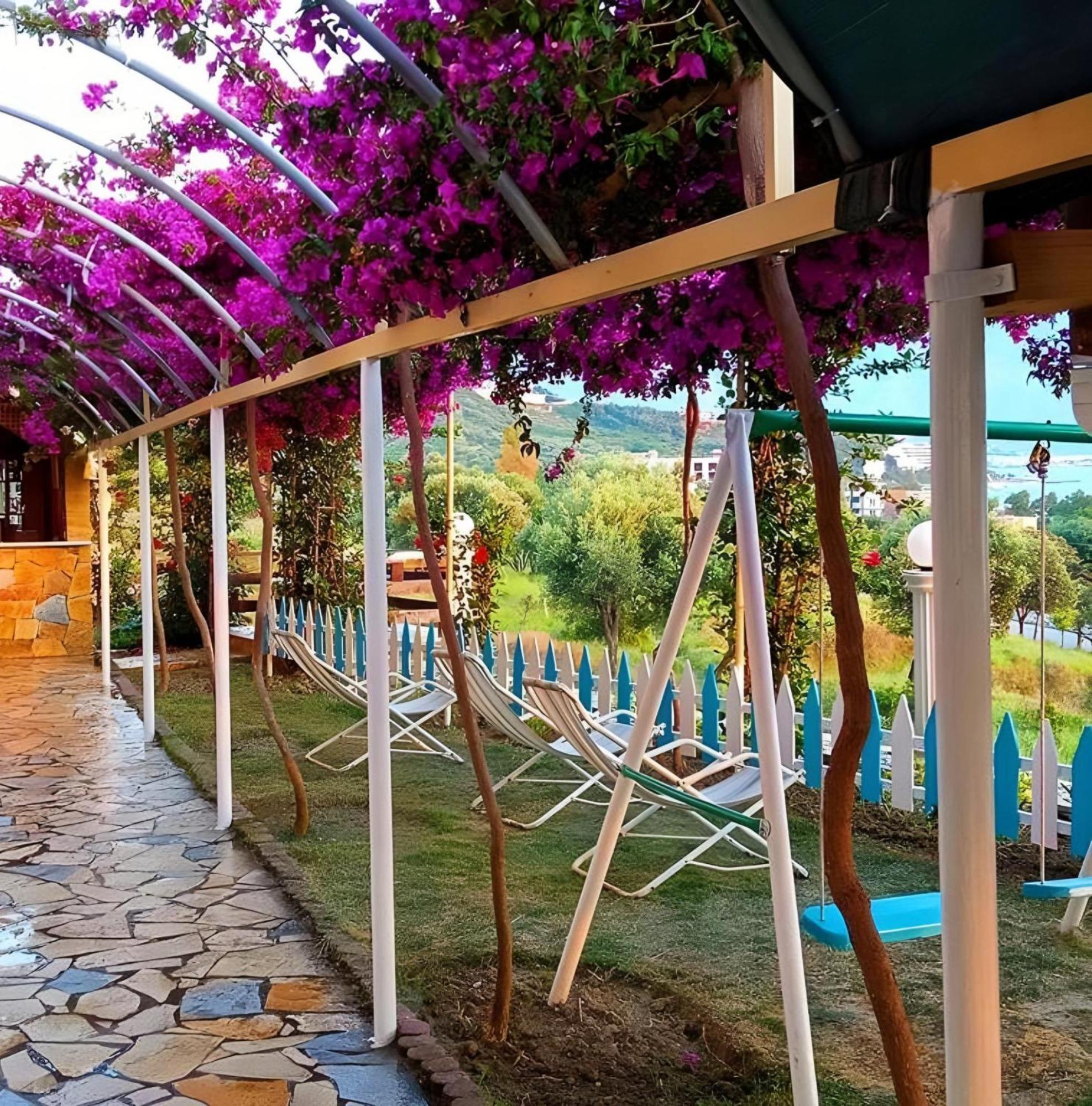Hotel Sirena Radhimë المظهر الخارجي الصورة