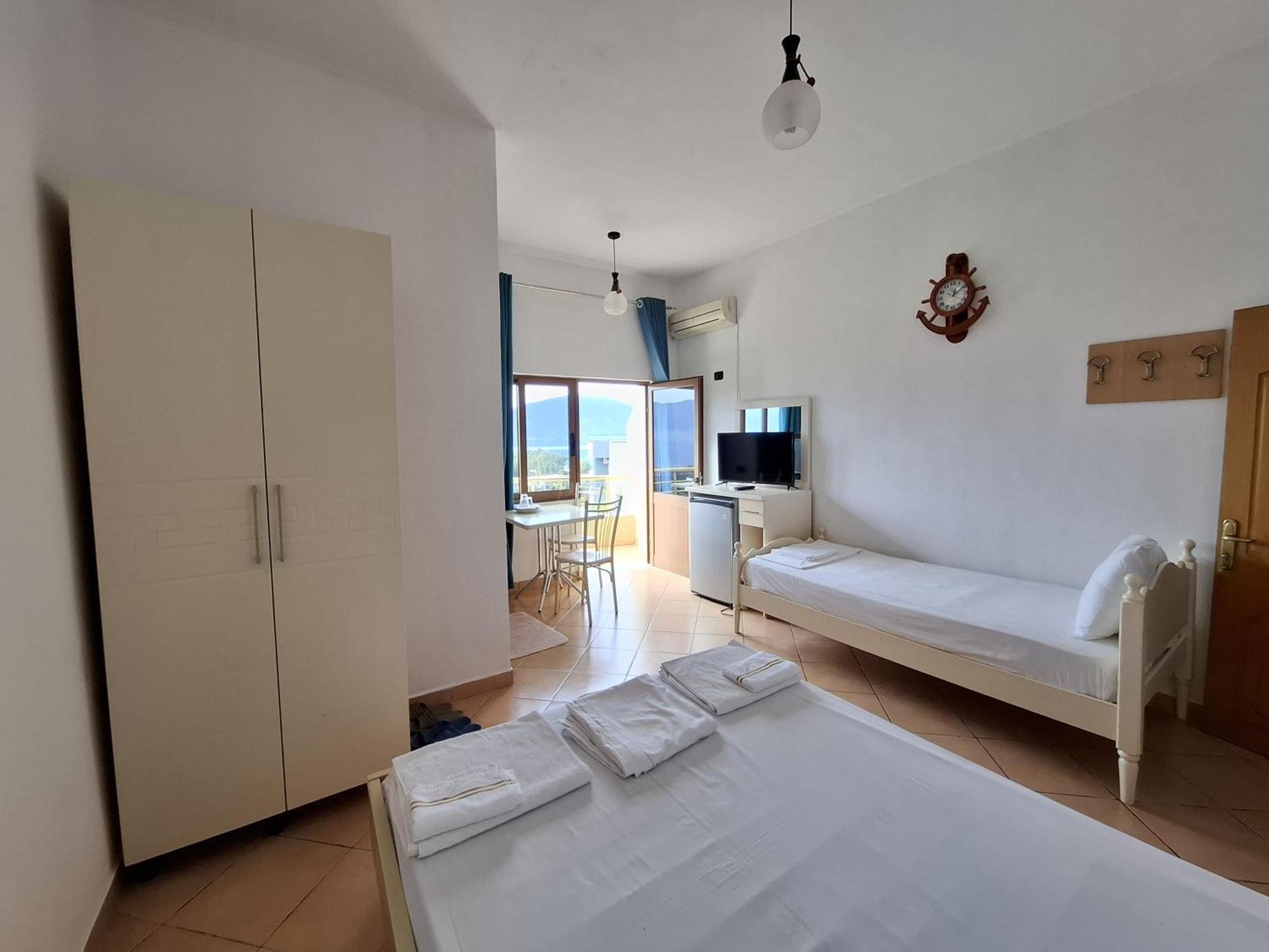 Hotel Sirena Radhimë المظهر الخارجي الصورة