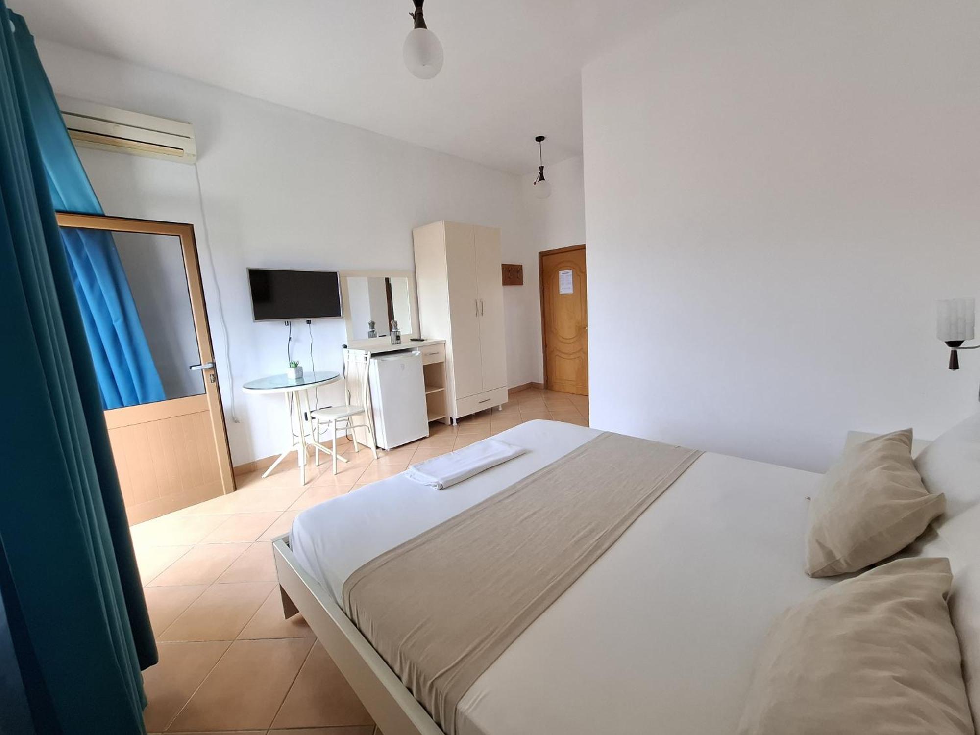 Hotel Sirena Radhimë المظهر الخارجي الصورة