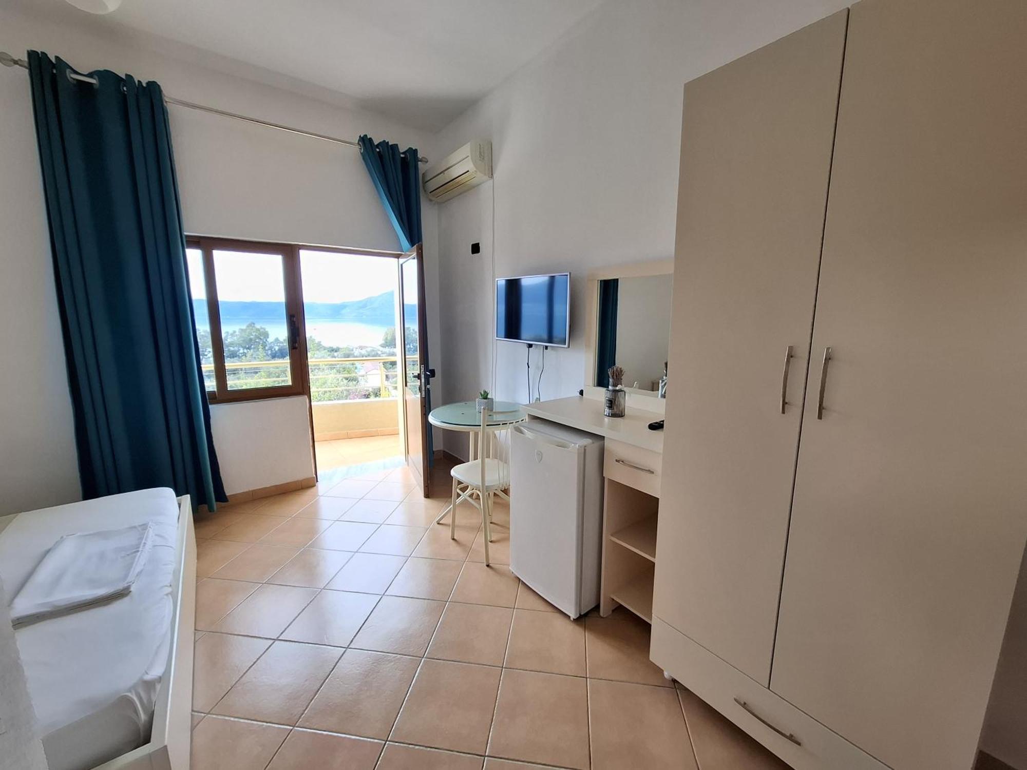 Hotel Sirena Radhimë المظهر الخارجي الصورة