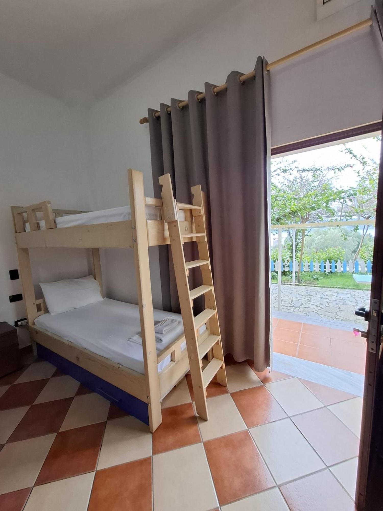 Hotel Sirena Radhimë المظهر الخارجي الصورة
